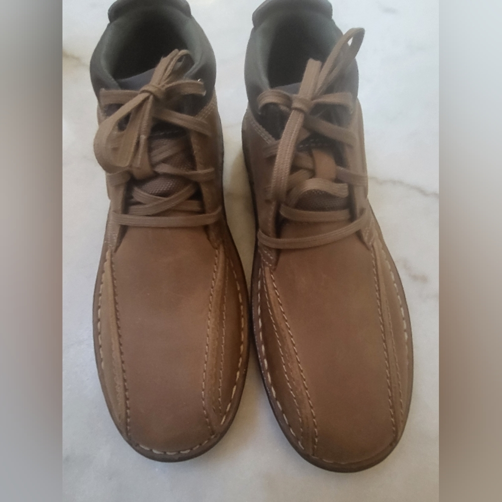 Clark's women boots size 8